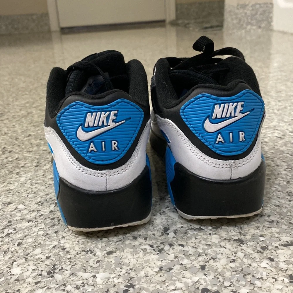 AirMax - Picture 2 of 2